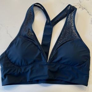 Lululemon twist and train bra